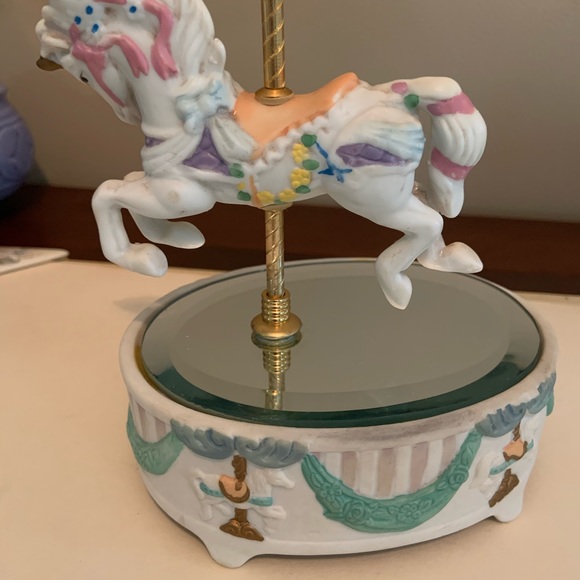 Wind Up Music Box Ceramic Carousel Unicorn - Picture 3 of 6